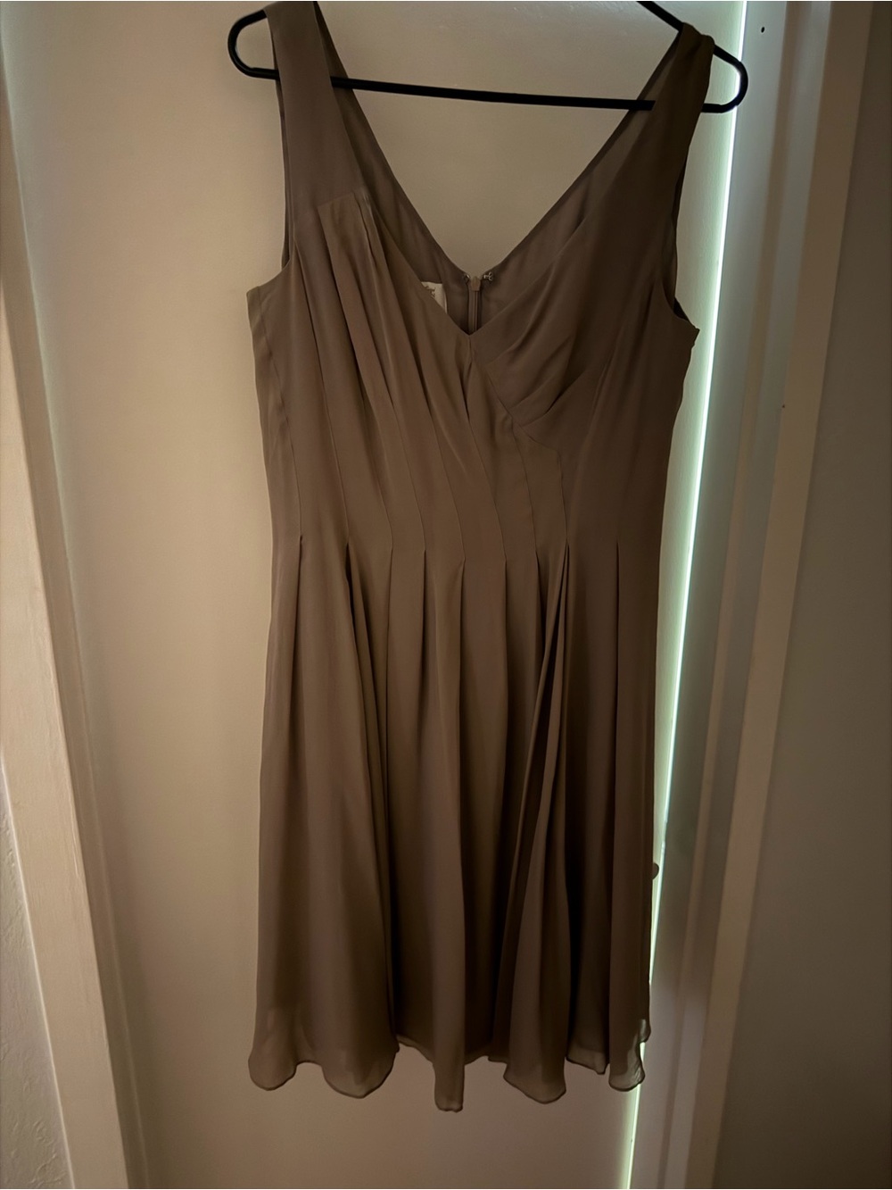 Suzi Chin Taupe V-Neck 100% Silk Pleated A-Line Dress 12